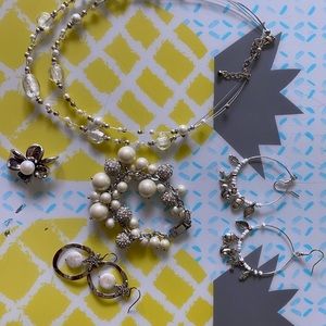 Silver/pearl colored jewelry collection
